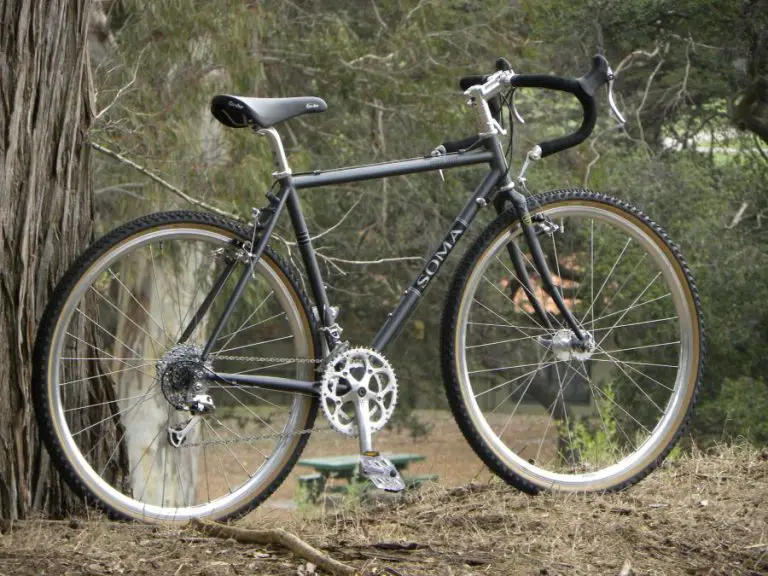 Gravel Bikes vs. Cyclocross Bikes